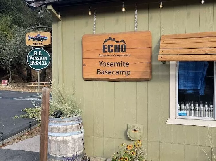 Hotelli Yosemite Basecamp