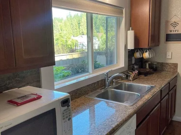 Hotelli Yosemite Basecamp