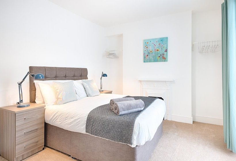 Check It Out, Eaton S House