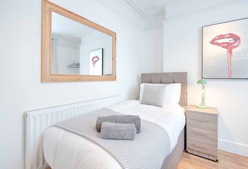 Check It Out, Eaton S House