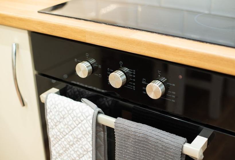 Check It Out, Eaton S House