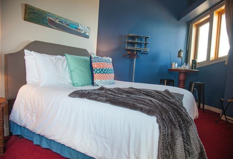 فندق Blue Wave Inn