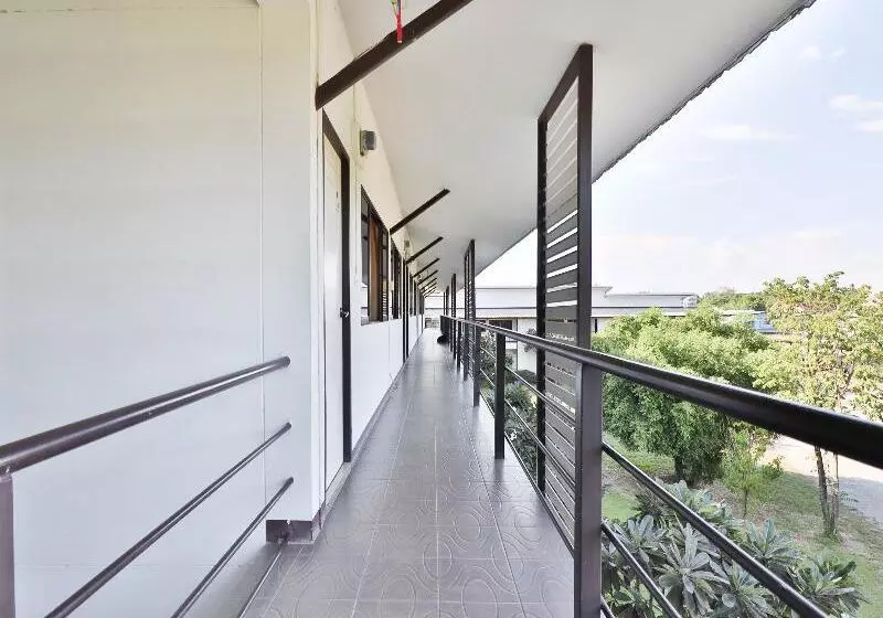 ホテル Dnk Baan Suan