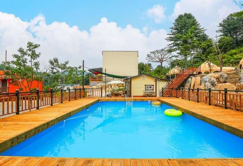 فندق Gapyeong Animal Caravan Pension