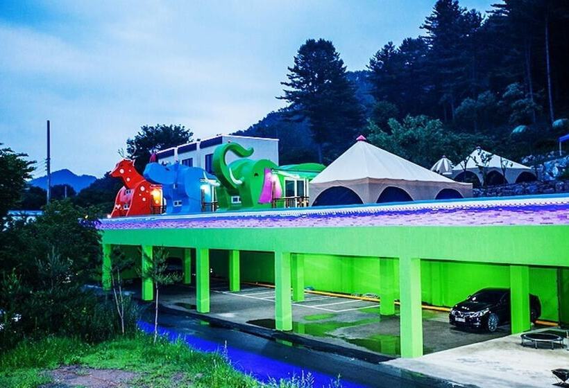 فندق Gapyeong Animal Caravan Pension