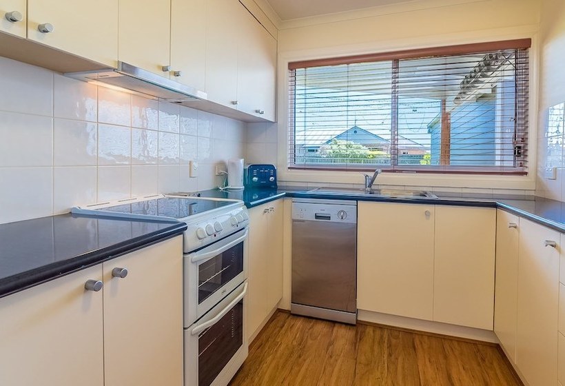 Loch Retreat  550m To Town