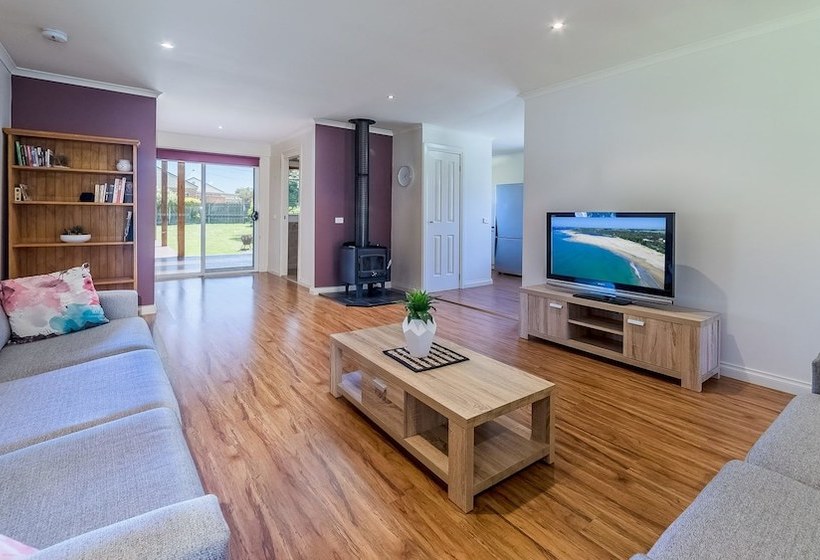 Loch Retreat  550m To Town