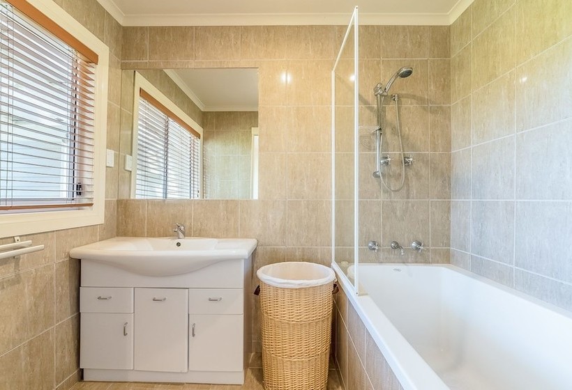 Loch Retreat  550m To Town