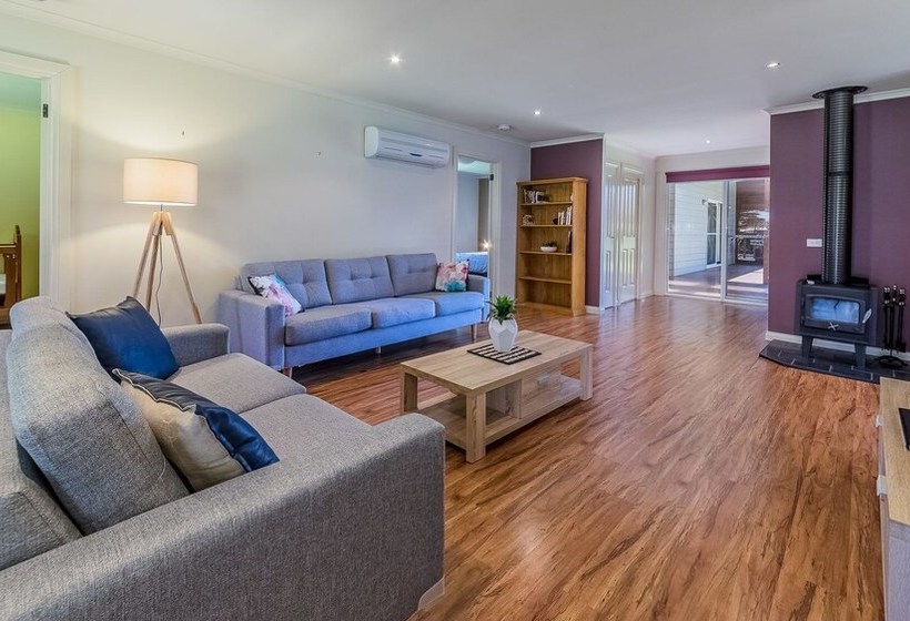 Loch Retreat  550m To Town