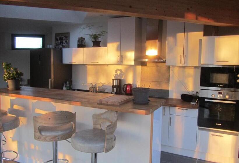 بنسيون La Petite Charnasserie