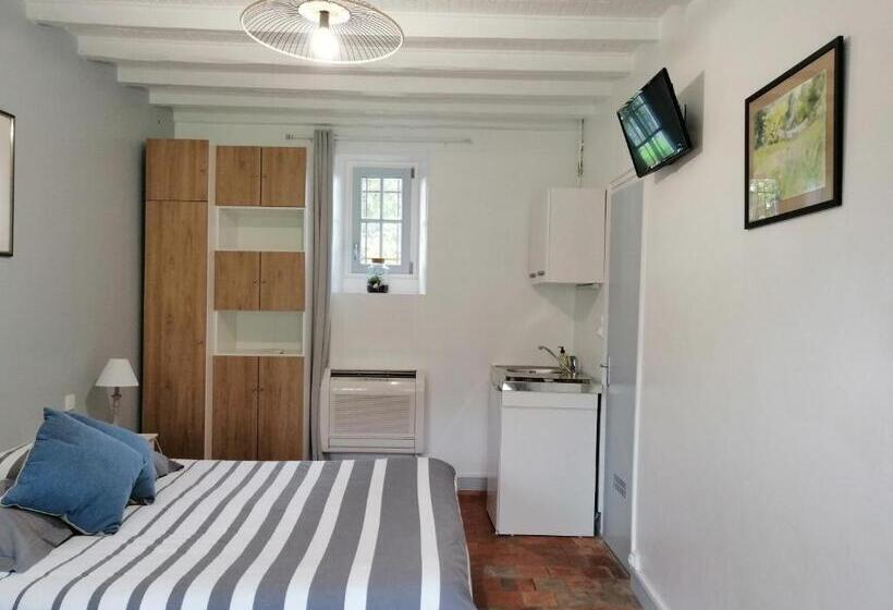 بنسيون La Petite Charnasserie