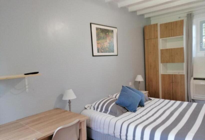 بنسيون La Petite Charnasserie