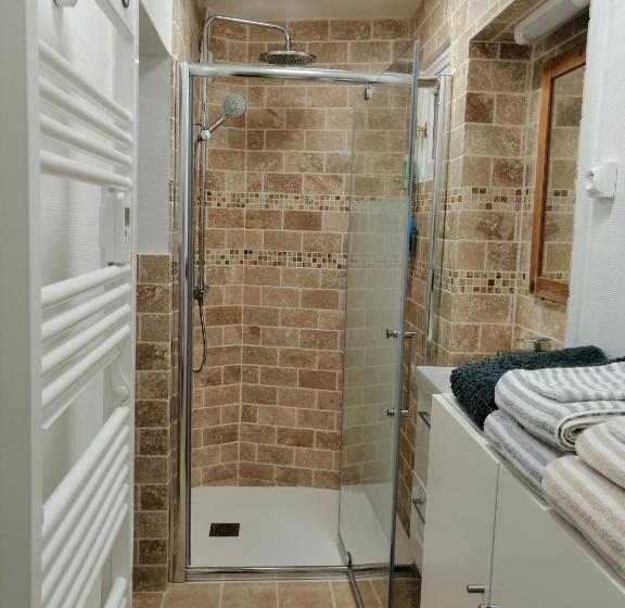 بنسيون La Petite Charnasserie