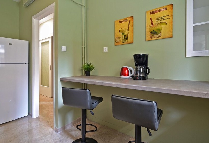 Rolls Royce Elegant Flat In P. Faliro