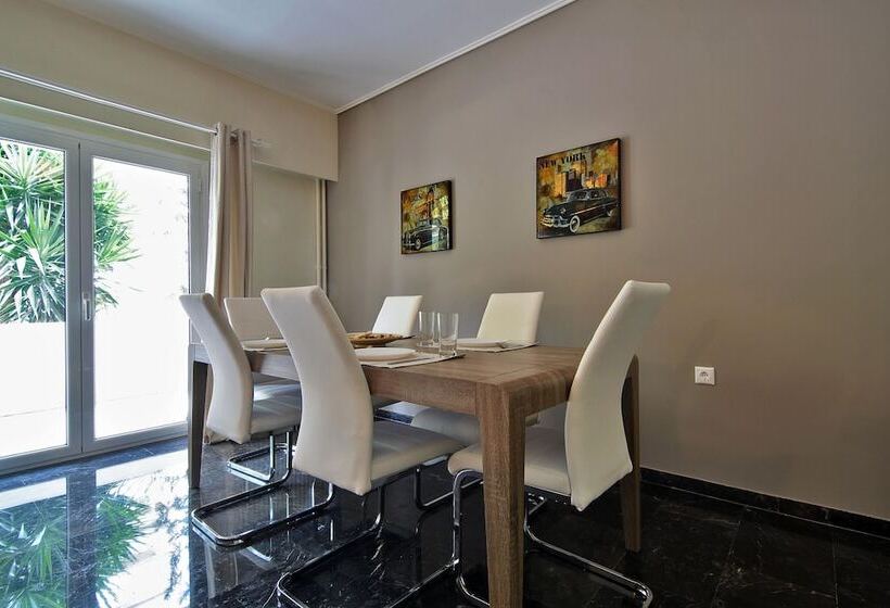 Rolls Royce Elegant Flat In P. Faliro