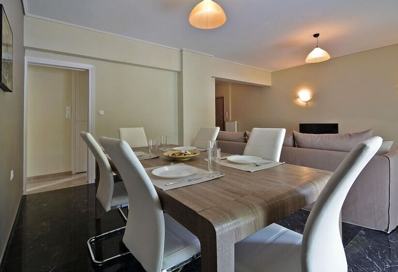 Rolls Royce Elegant Flat In P. Faliro