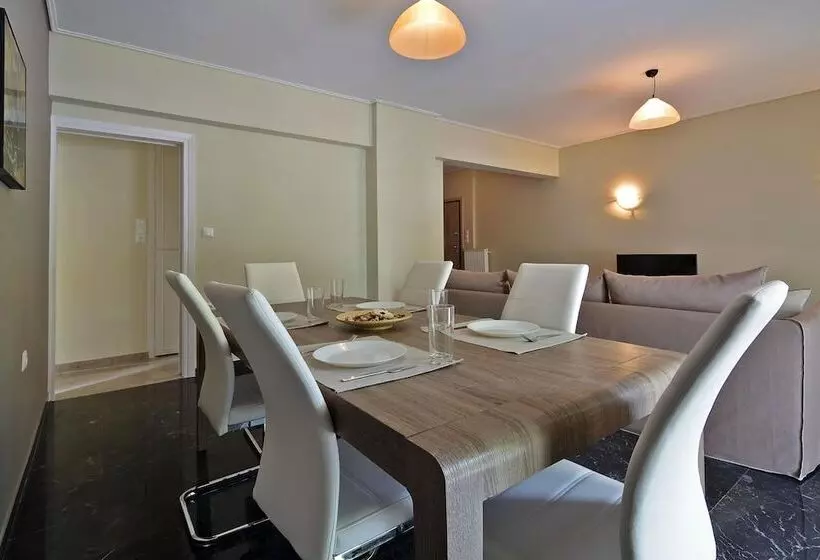 Rolls Royce Elegant Flat In P. Faliro