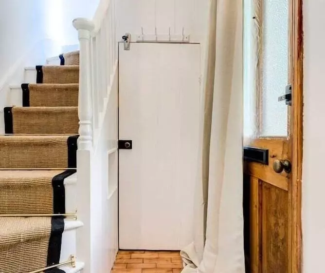 The Writers Retreat  Hastings