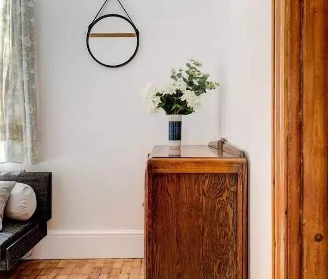 The Writers Retreat  Hastings