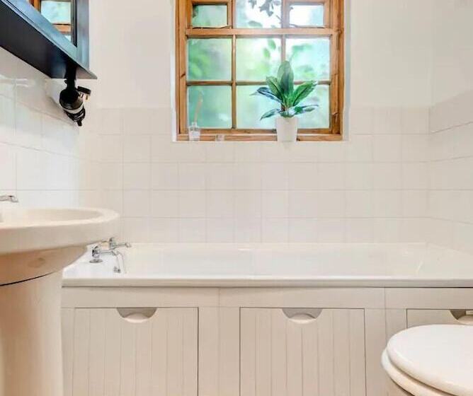 The Writers Retreat  Hastings