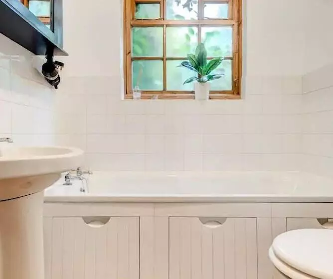 The Writers Retreat  Hastings