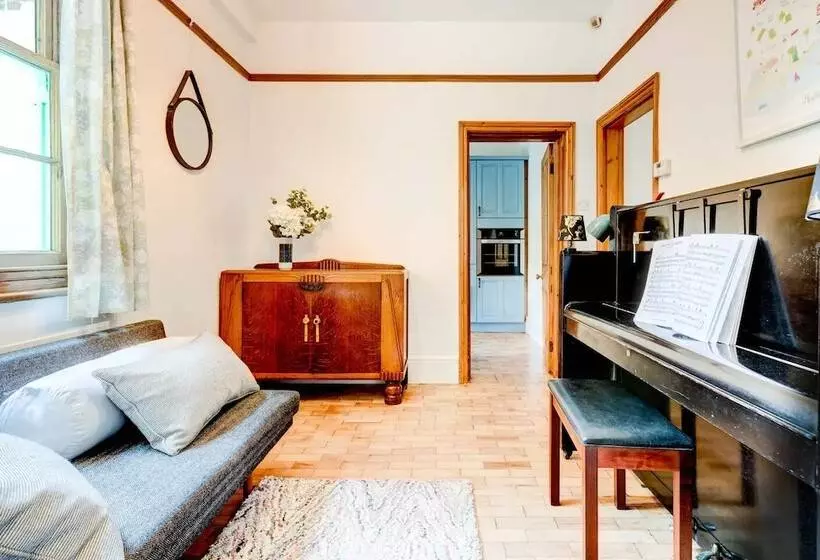 The Writers Retreat  Hastings