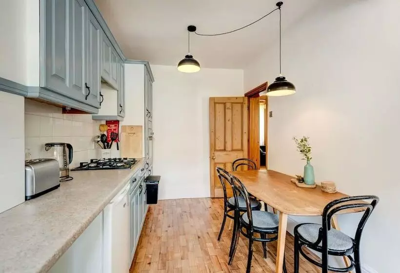 The Writers Retreat  Hastings