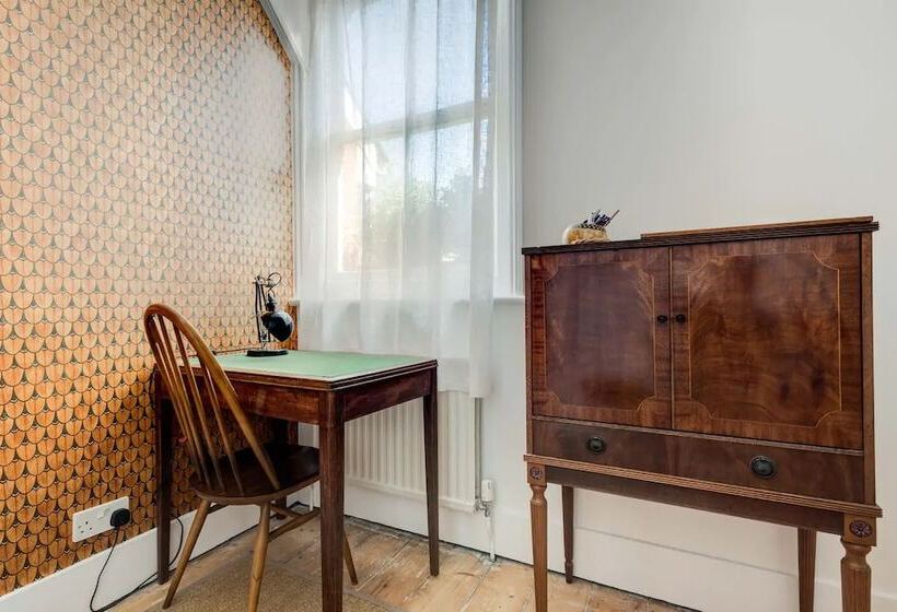 The Writers Retreat  Hastings