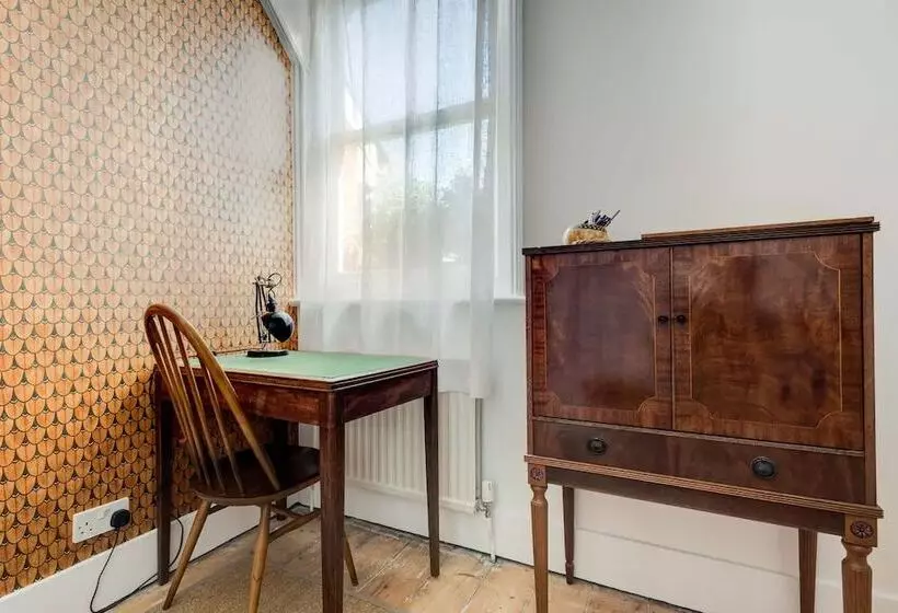 The Writers Retreat  Hastings