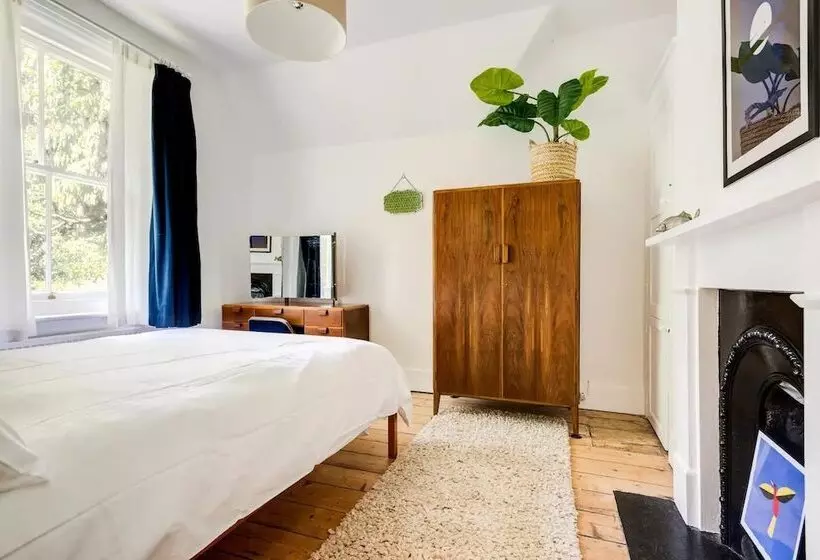 The Writers Retreat  Hastings