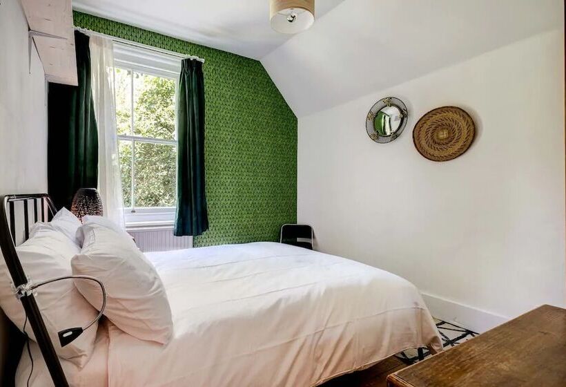 The Writers Retreat  Hastings