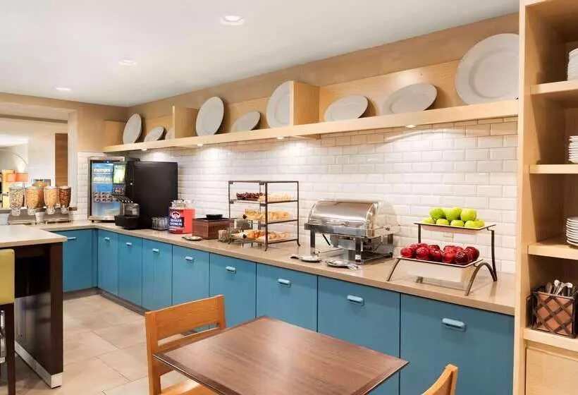 هتل Country Inn & Suites By Radisson, Cedar Rapids Airport, Ia