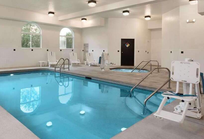 Hotel Country Inn & Suites By Radisson, Cedar Rapids Airport, Ia