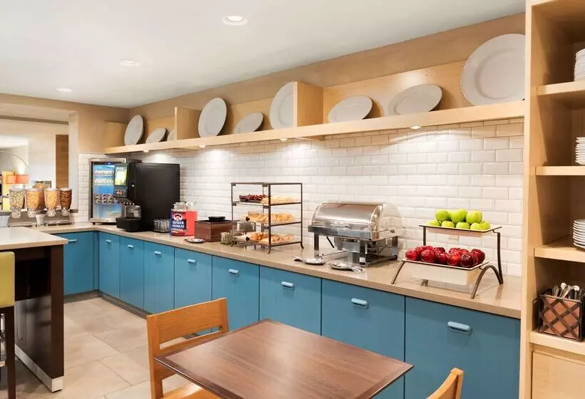 هتل Country Inn & Suites By Radisson, Cedar Rapids Airport, Ia