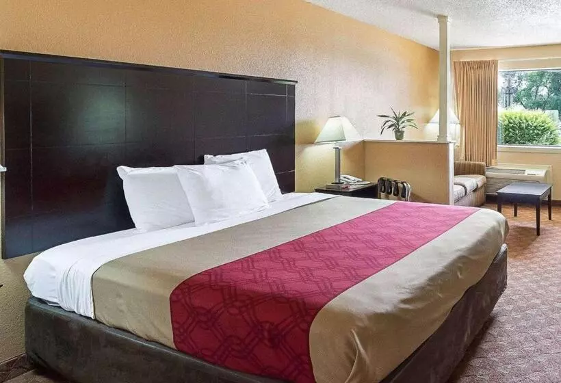 בית מלון כפרי Econo Lodge Inn & Suites Downtown Northeast Near Fort Sam Houston