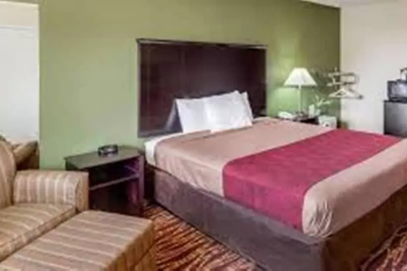 בית מלון כפרי Econo Lodge Inn & Suites Downtown Northeast Near Fort Sam Houston