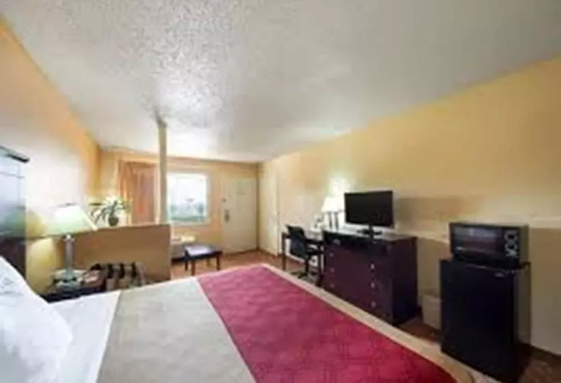 בית מלון כפרי Econo Lodge Inn & Suites Downtown Northeast Near Fort Sam Houston