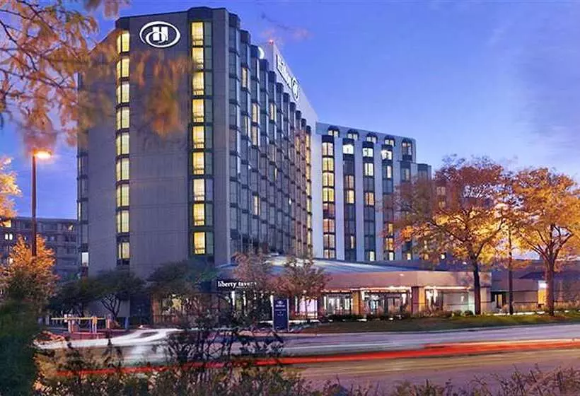 هتل Hilton Rosemont Chicago O'Hare