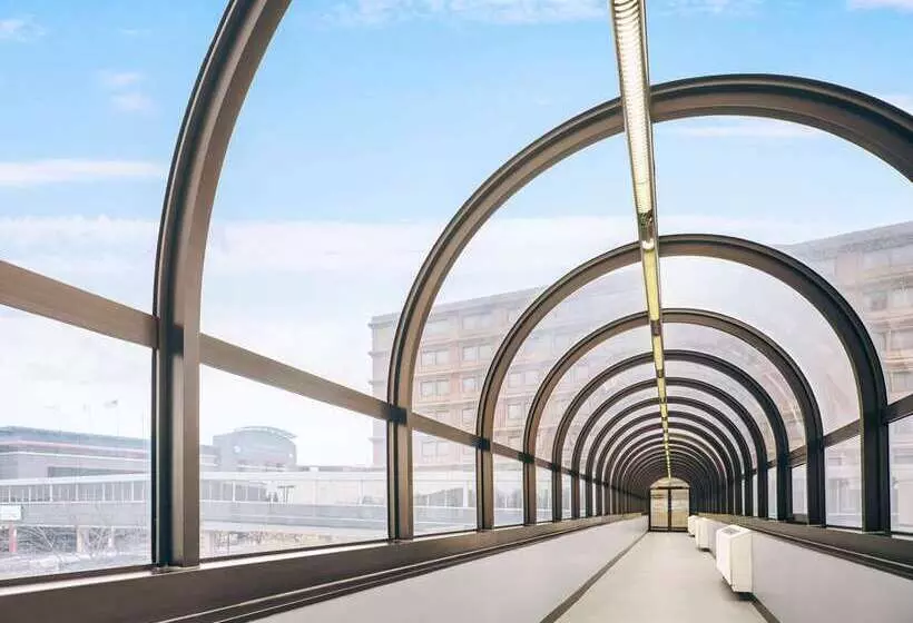 هتل Hilton Rosemont Chicago O'Hare