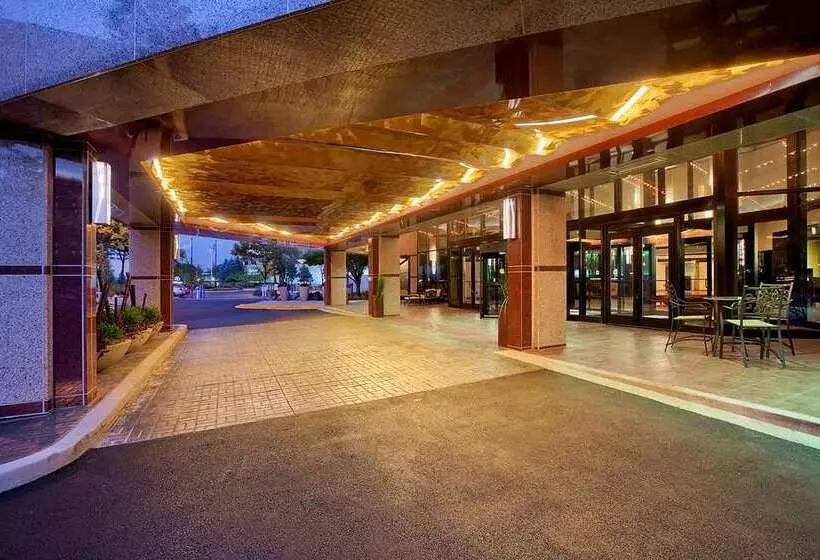 هتل Hilton Rosemont Chicago O'Hare