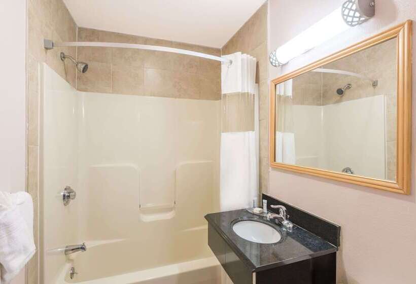 فندق Howard Johnson By Wyndham Springfield