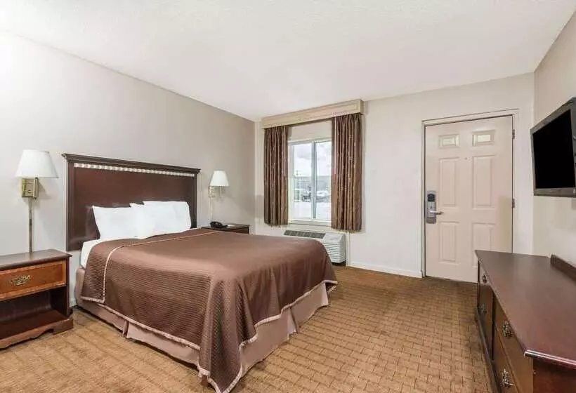 هتل Howard Johnson By Wyndham Springfield