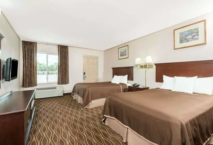 هتل Howard Johnson By Wyndham Springfield