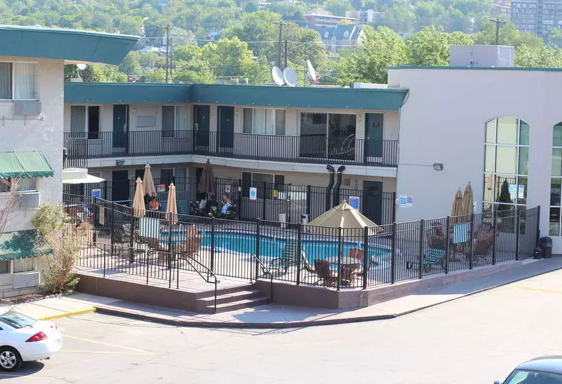 Отель North Temple Inn