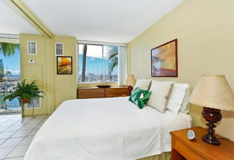 Отель Ilikai Marina Vacations