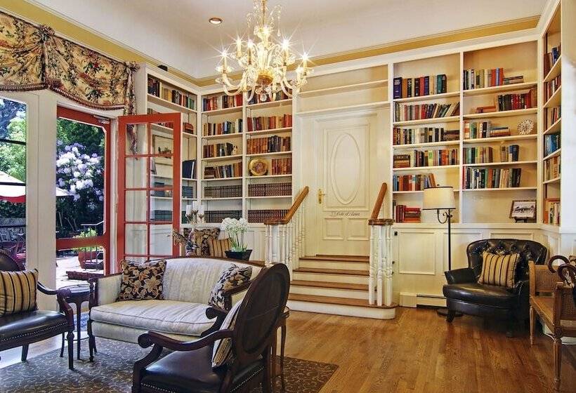 فندق Inn At Depot Hill