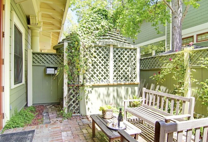 فندق Inn At Depot Hill