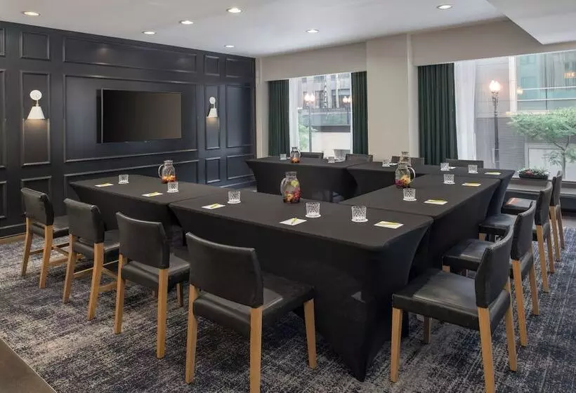 Staypineapple, An Iconic Hotel, The Loop