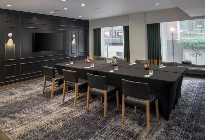 Staypineapple, An Iconic Hotel, The Loop