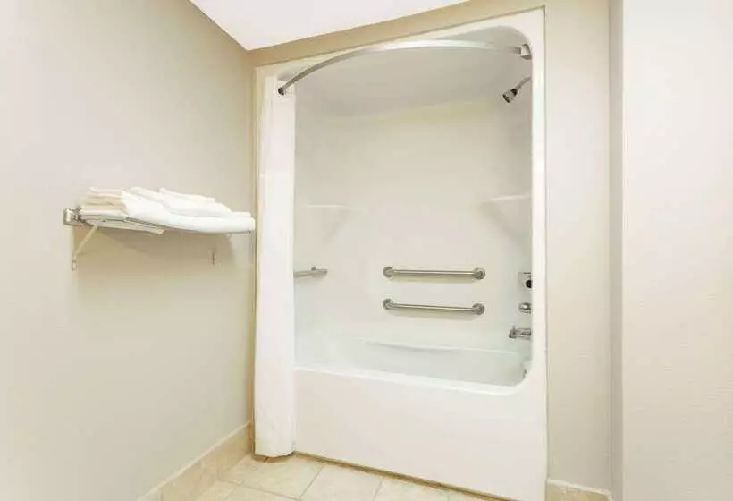 Отель Super 8 By Wyndham Orangeburg Near I 26